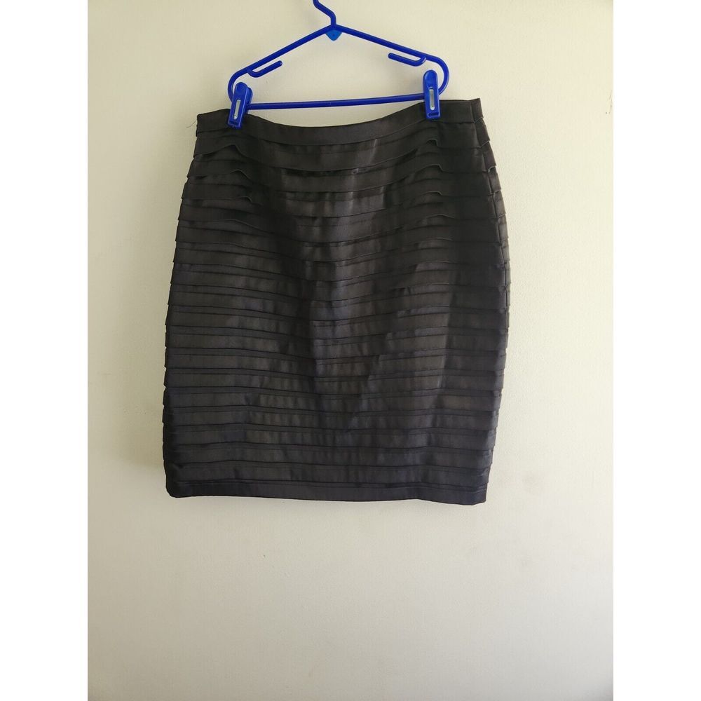 Larry Levine Skirt Size 12 Black Ruffles EUC